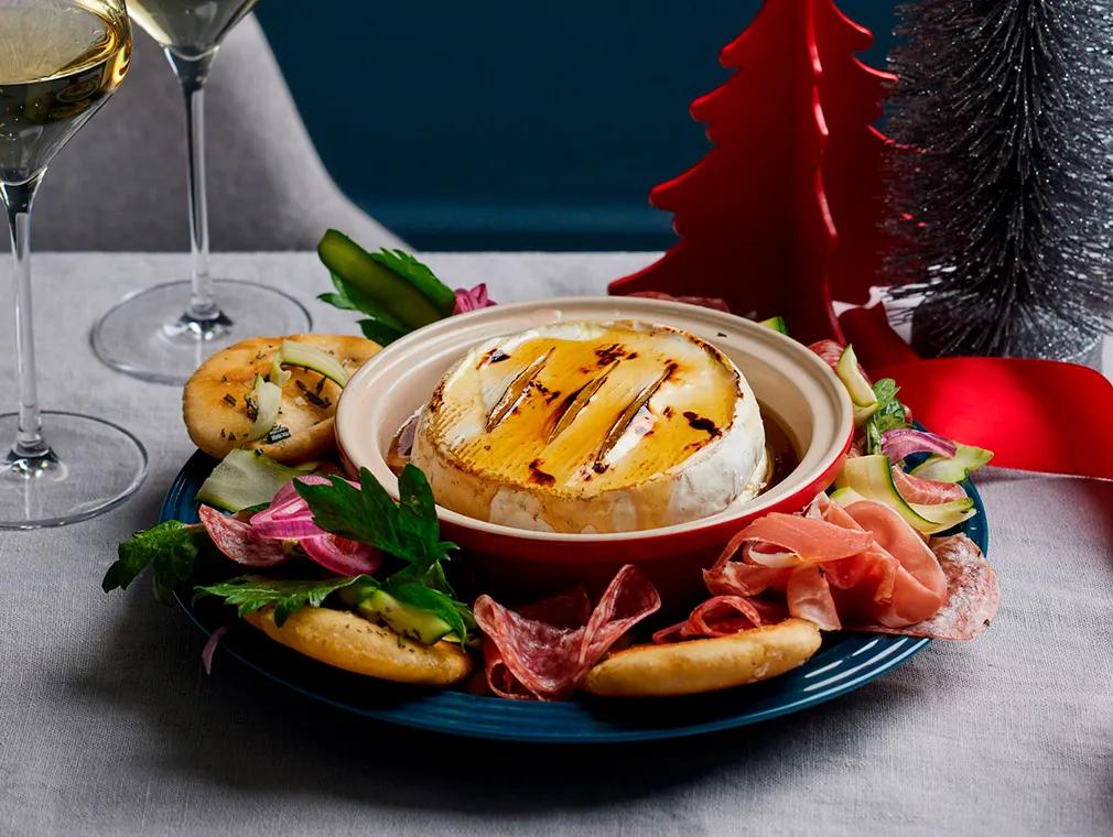 Antipasti Wreath with Baked Camembert